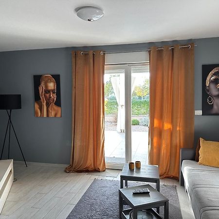 Apartman Magnolija อูมัค ภายนอก รูปภาพ