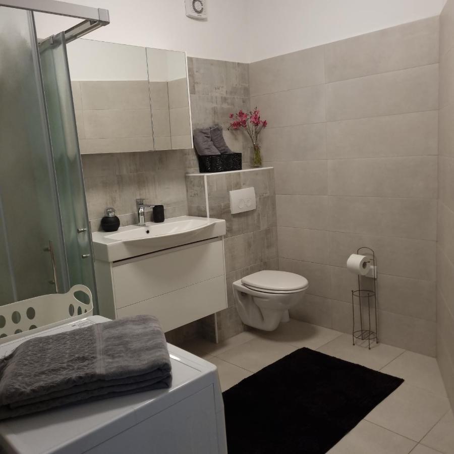 Apartman Magnolija อูมัค ภายนอก รูปภาพ
