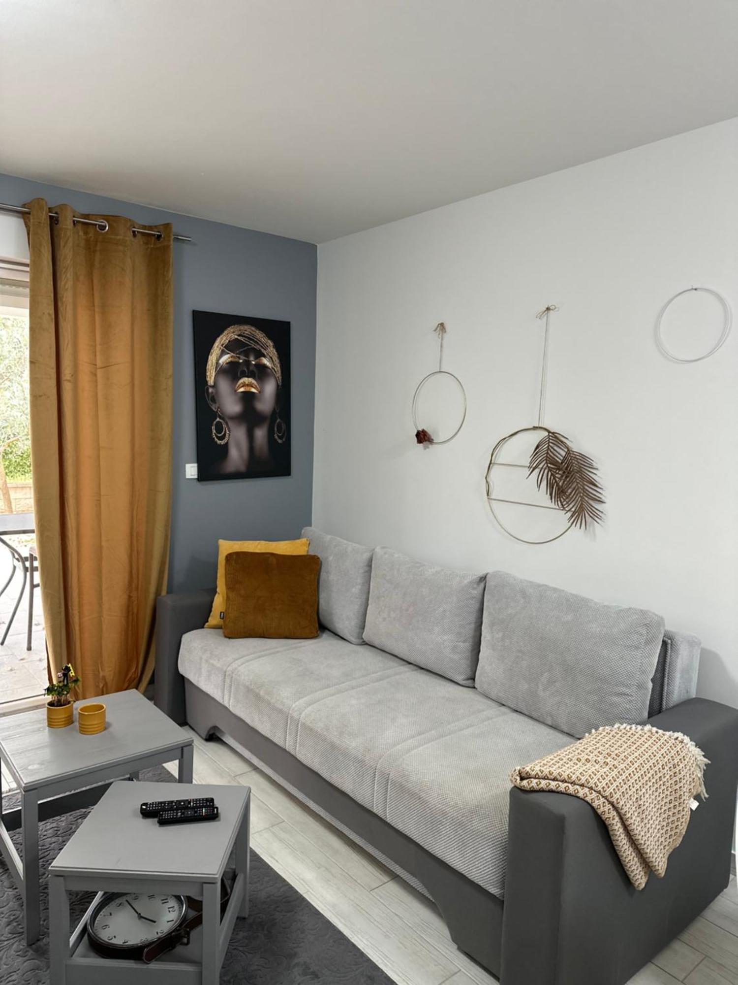 Apartman Magnolija อูมัค ภายนอก รูปภาพ